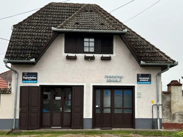 pt-dental-tiszakecske-bejarat